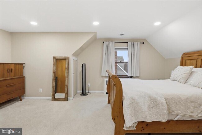 Building Photo - 2209 S Culpeper St