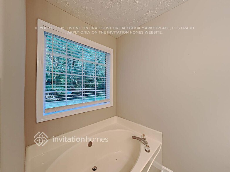 Building Photo - 2585 Shady Ln SW