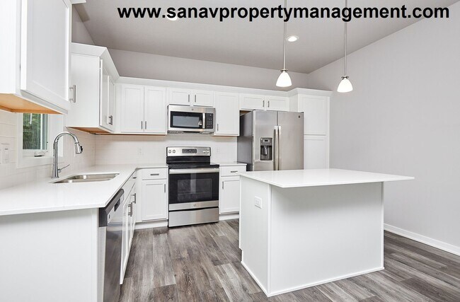 Building Photo - Spacious 3-Bedroom Home with Modern Layout...