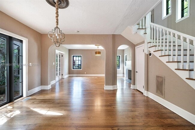 Building Photo - 447 Giralda Ave