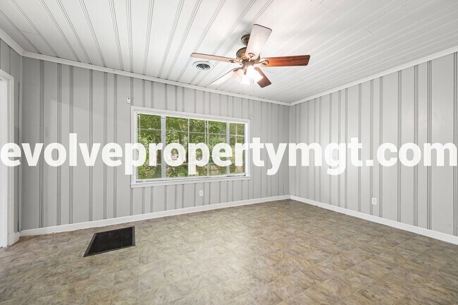 Building Photo - Hidden Collierville Gem on 1 ACRE!