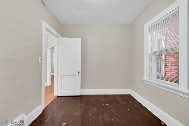 Building Photo - 1512 W 116th St