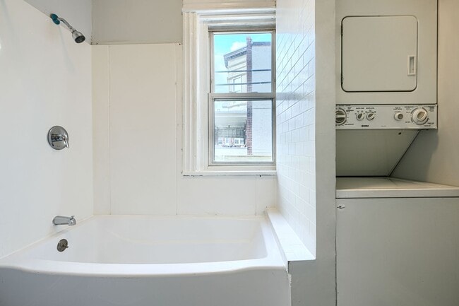 Building Photo - 400 N Hilton St