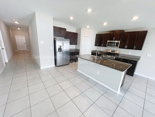 Building Photo - 10344 Alder Green Dr