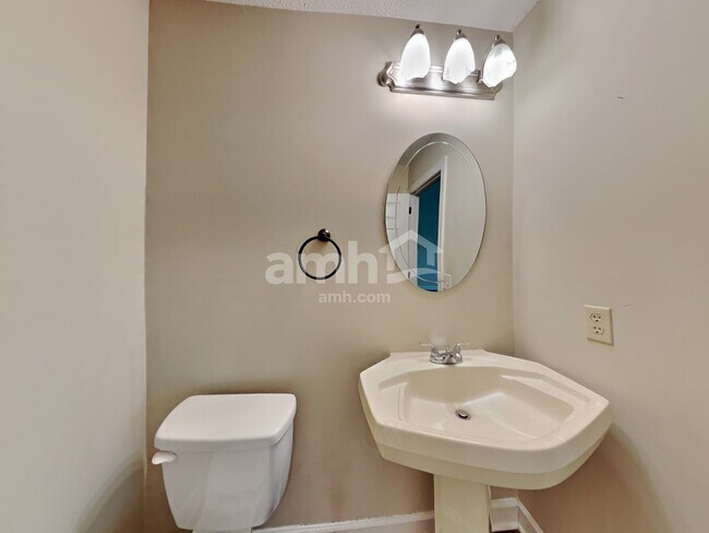 Building Photo - 7401 Kinsmore Ln