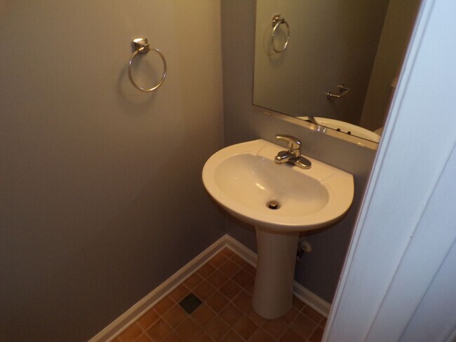 Building Photo - Two Bedroom Two and a Half Bathroom Townhouse located in Marsh Oaks Subdivision
