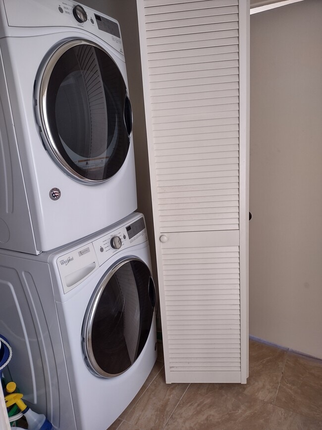 washer and dryer - 2142 S Victoria Ave