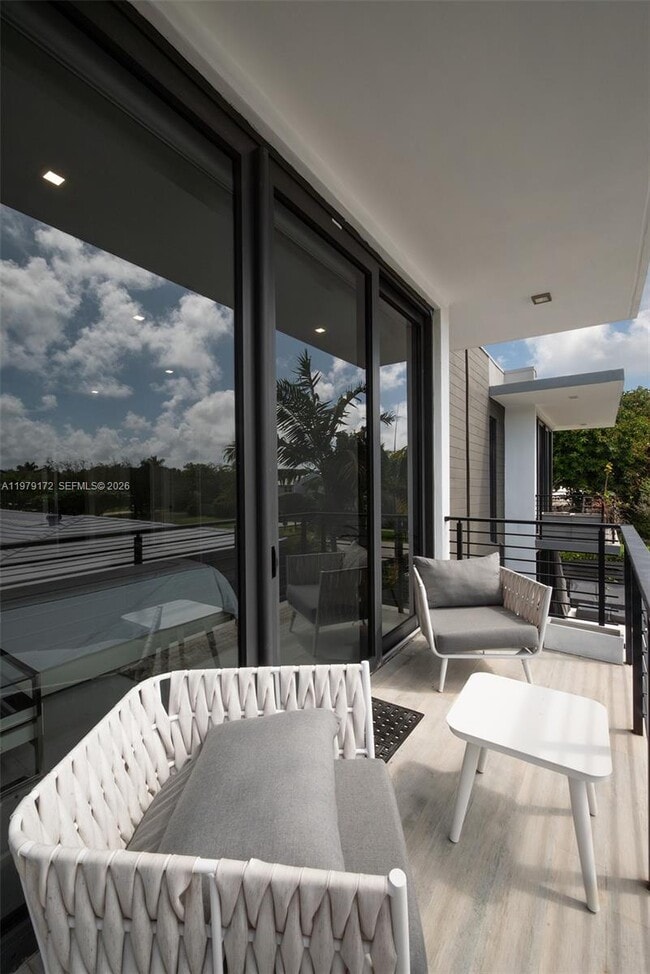 Building Photo - 2516 NE 21st St