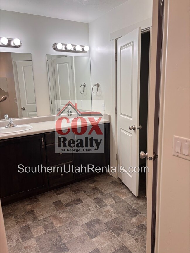 Building Photo - Wonderful Desert Canyon 4 bed | 2.5 bath |...