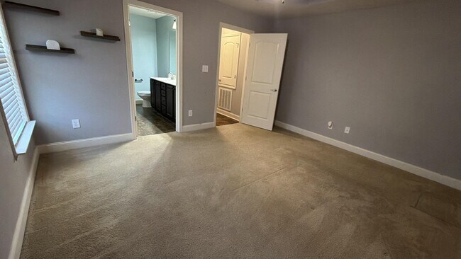 Building Photo - 176 Fields Pond Dr