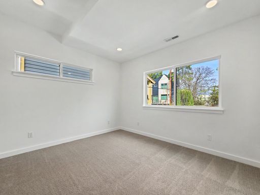 Building Photo - AVAILABLE NOW! Bright and Modern Home with High Ceilings and Premium Upgrades in the Columbia Cit...