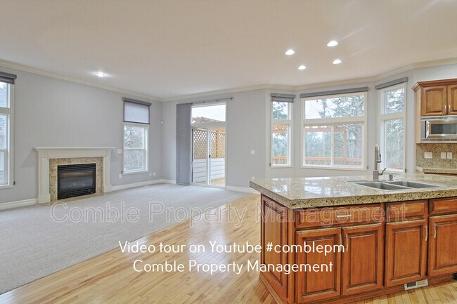 Building Photo - 4112 NE 27th Pl