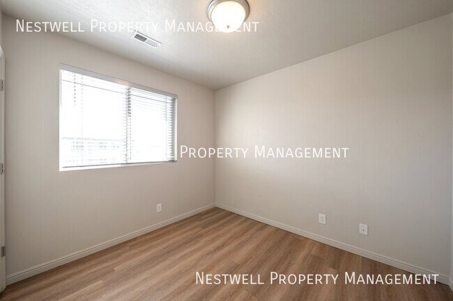 Building Photo - 999 Village River Ln
