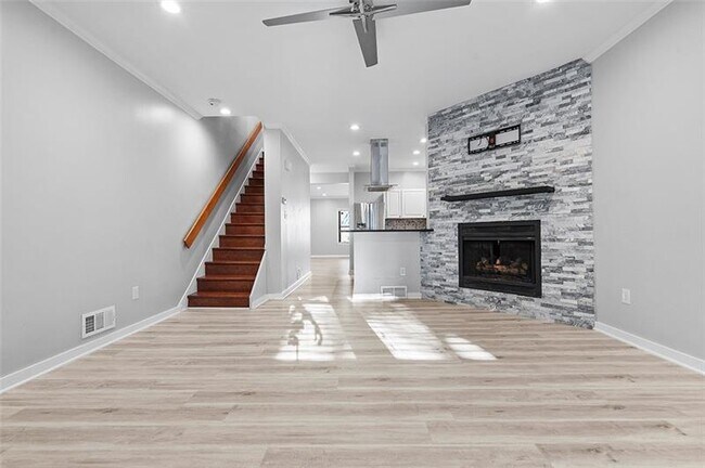 Building Photo - 715 Filbert St