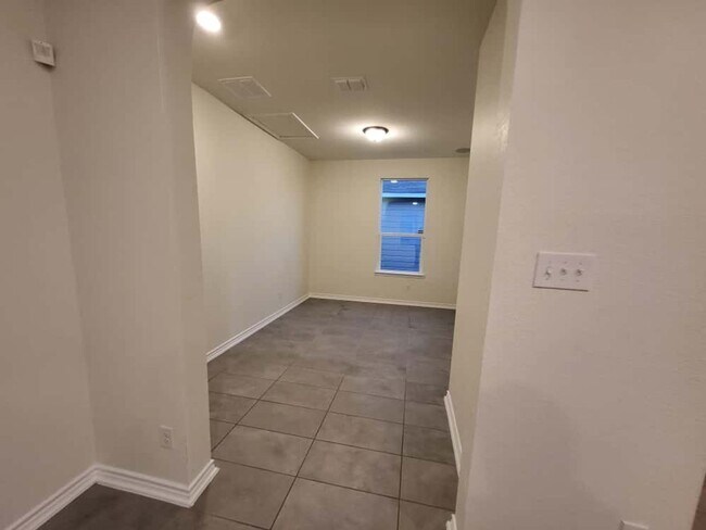 Building Photo - New Home In Cul de sac