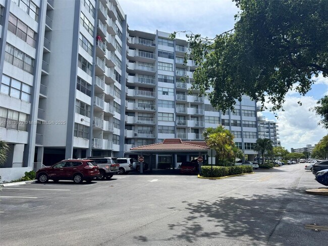 Building Photo - 1300 NE Miami Gardens Dr