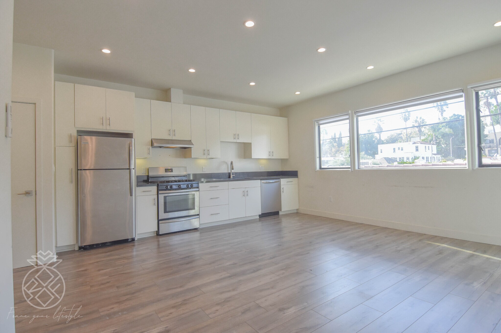 Building Photo - 905 Parkman Ave