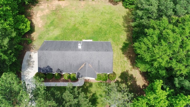 Building Photo - Charming Ranch-Style Home with Spacious Ya...