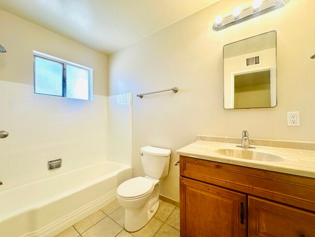 Building Photo - Newly Renovated Spacious 1 Bedroom with Vi...