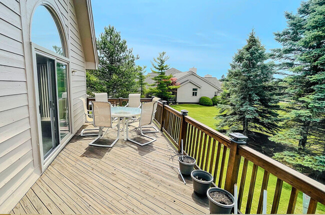 Building Photo - 29603 N Meadowridge