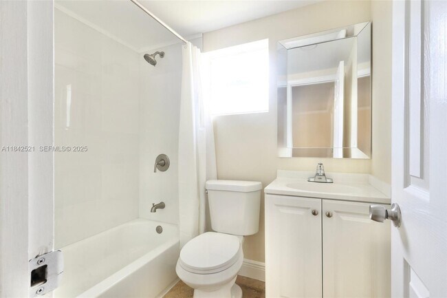 Building Photo - 1429 SW 9th St