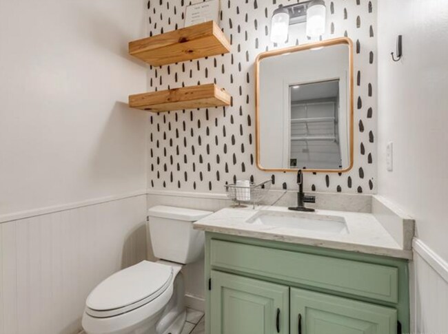 Building Photo - Beautiful 4 bedroom home. Country space, modern updates.