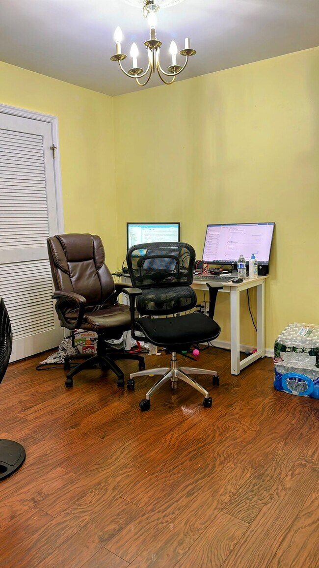 Building Photo - 1032 Waterford Dr