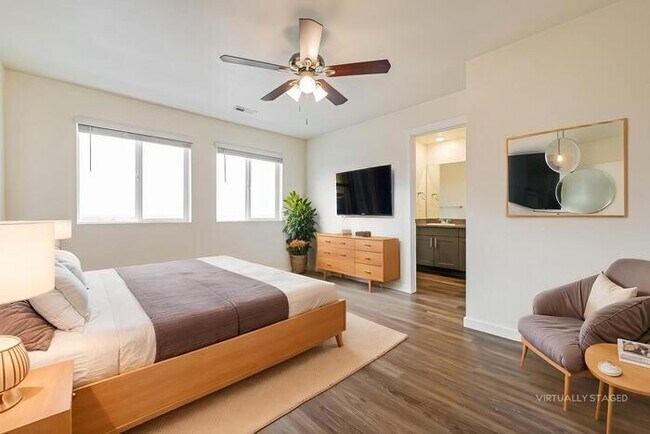 Building Photo - Bright 3-Bedroom End-Unit Townhome