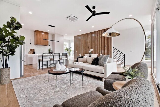 Building Photo - 212 NW 9th St