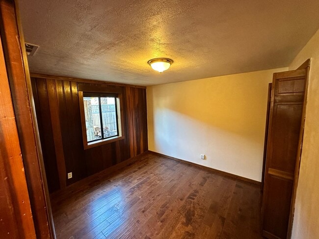 Building Photo - Sunny Fieldbrook 2/1 Stand Alone House – Cat Friendly