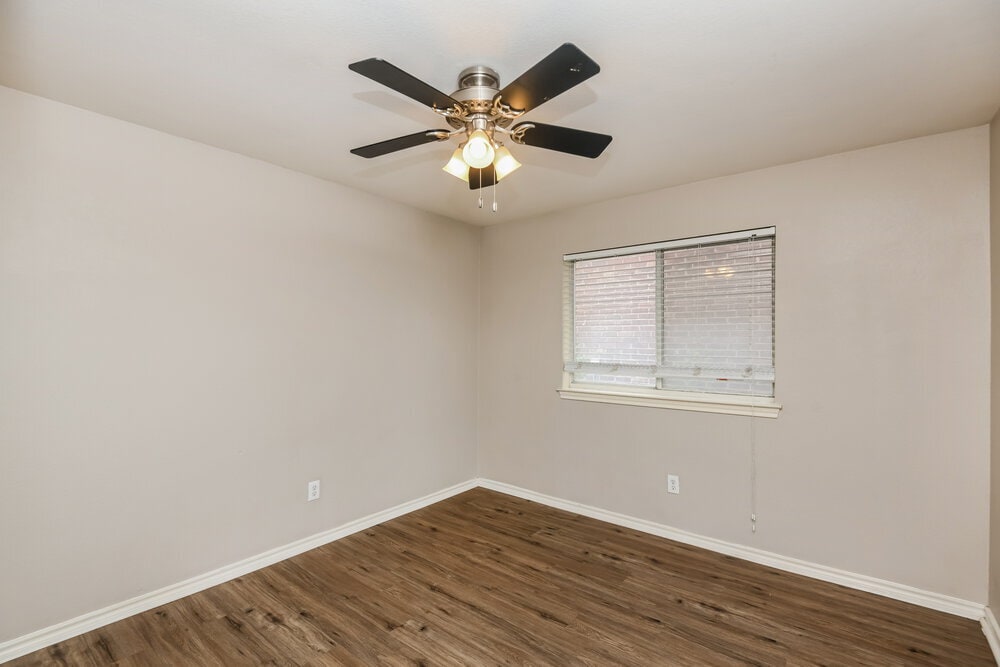 Building Photo - 633 Crystal Brook Dr