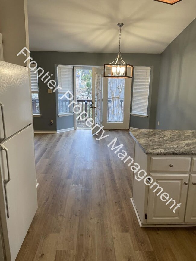 Building Photo - 2116 Doe Run Dr