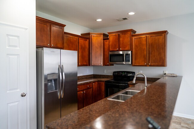 Building Photo - 237 Medford Dr