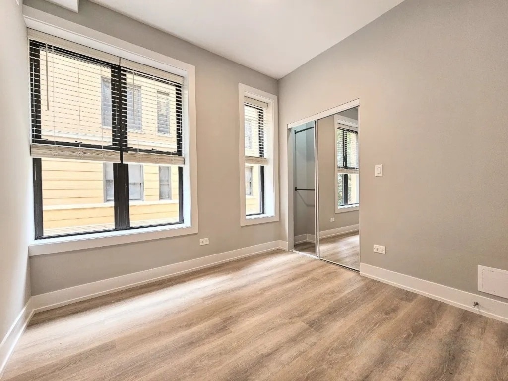 Building Photo - 441 W Belden Ave