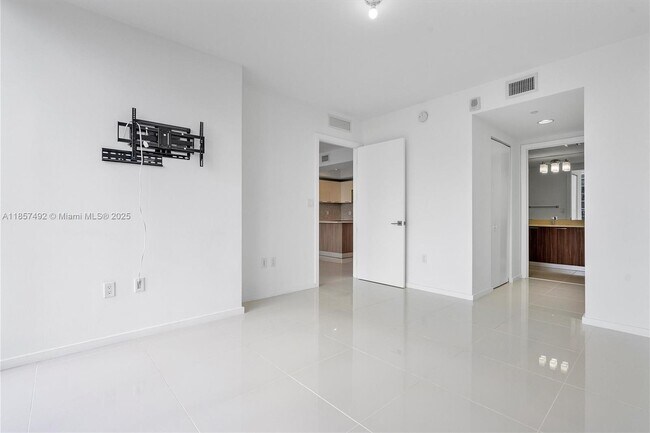 Building Photo - 5252 NW 85th Ave