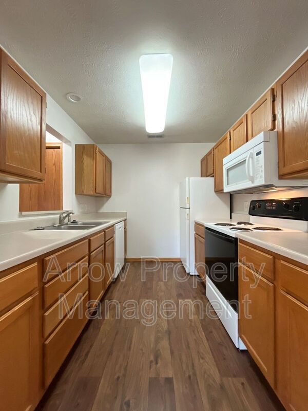 Building Photo - 1660 Swanson Dr