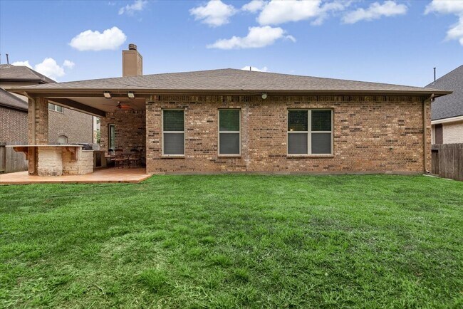 Building Photo - 23034 Creek Park Dr