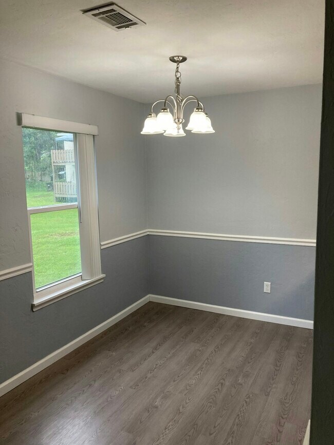 Building Photo - 3001 Oak Hammock Ln
