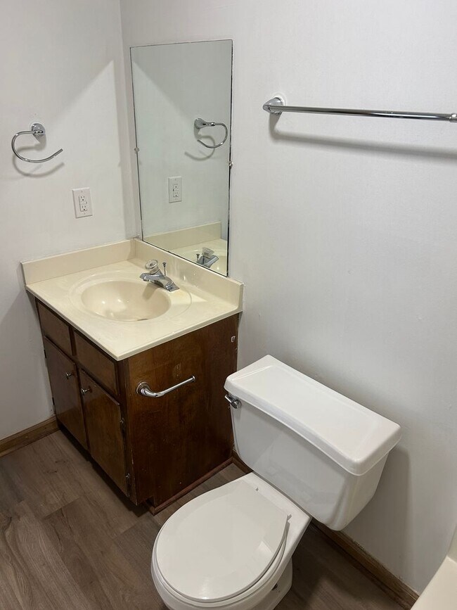 Building Photo - 125/127 Deer Creek Dr