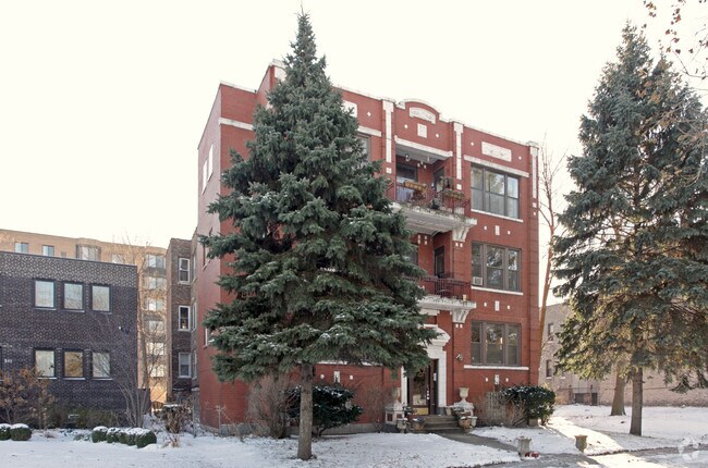 Primary Photo - 649-651 E Groveland Park