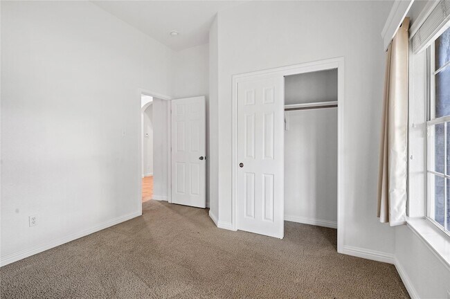 Building Photo - 2811 Checker Dr