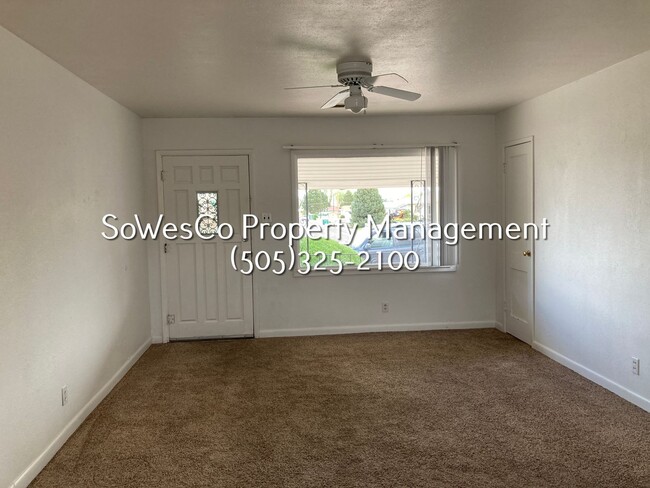 Building Photo - Cute 3 Bedroom Home with Garage