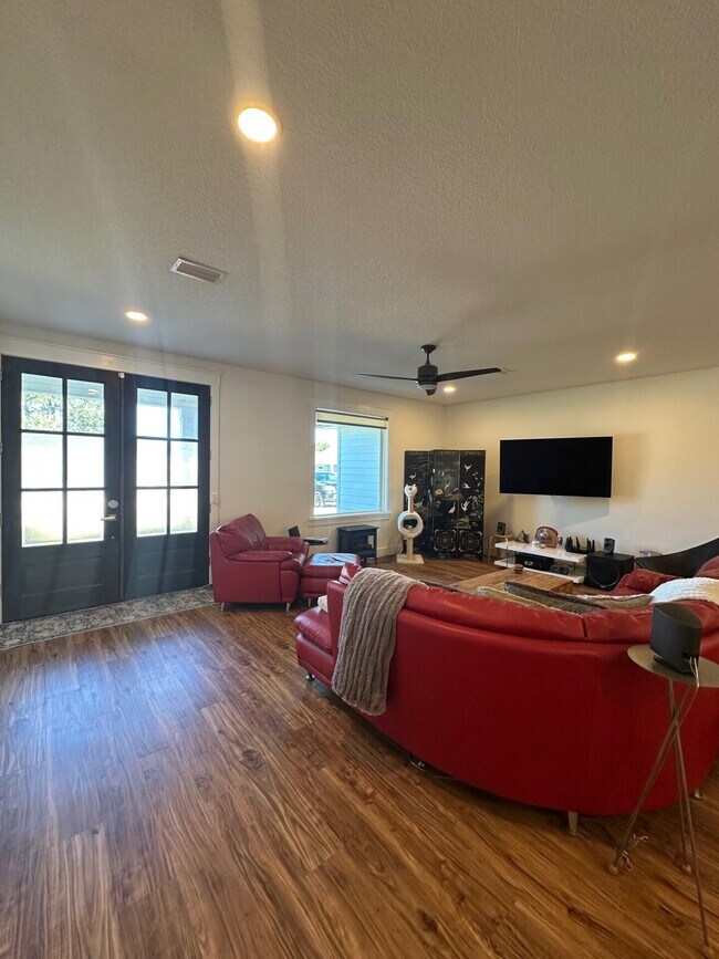 Building Photo - 4819 Whitewood Rd