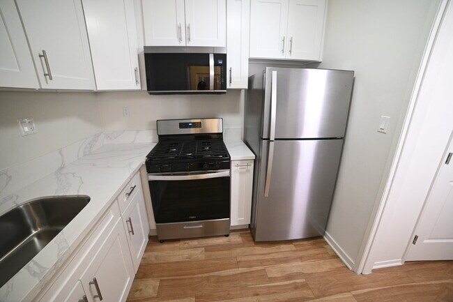 Building Photo - Newly remodeled studio in a gated building with pool and laundry room!