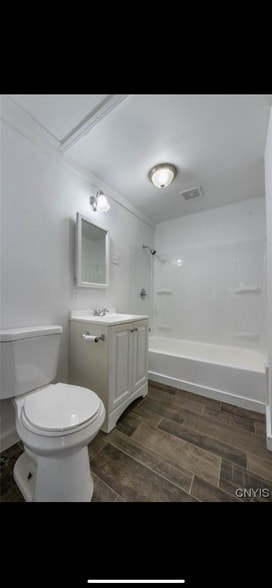 Building Photo - 233 Lakeview Ave