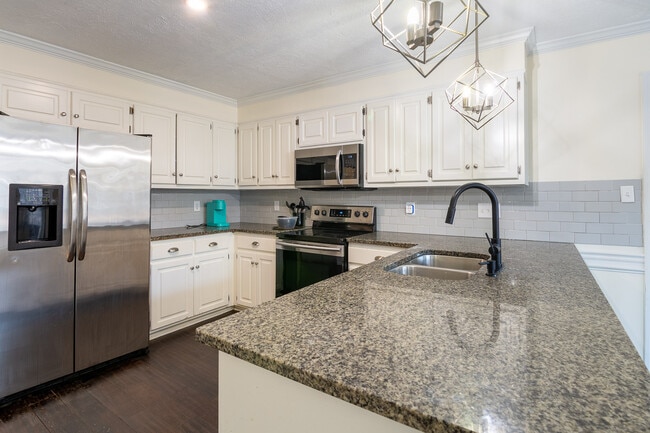 Building Photo - 1051 Waltons Ct
