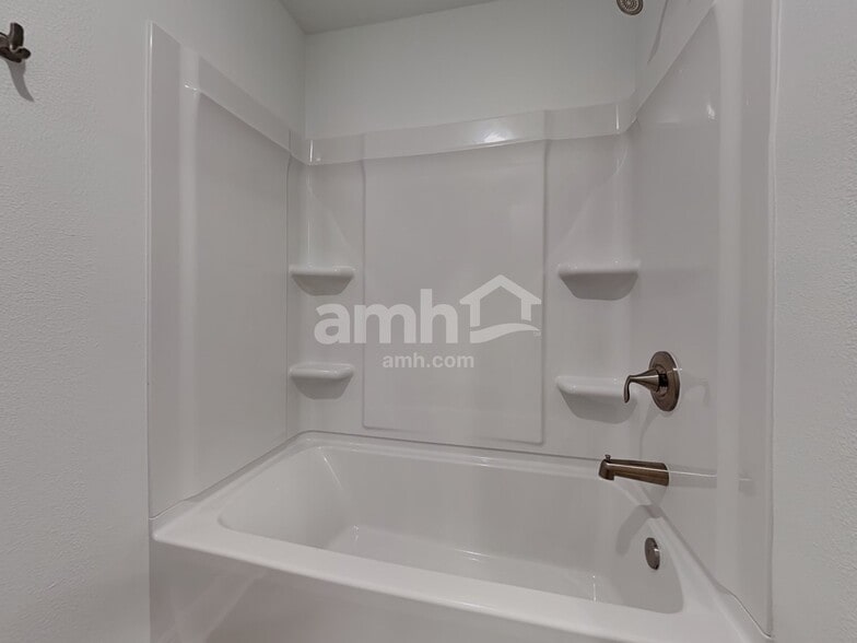 Building Photo - 6689 Atlantic Bch Ave