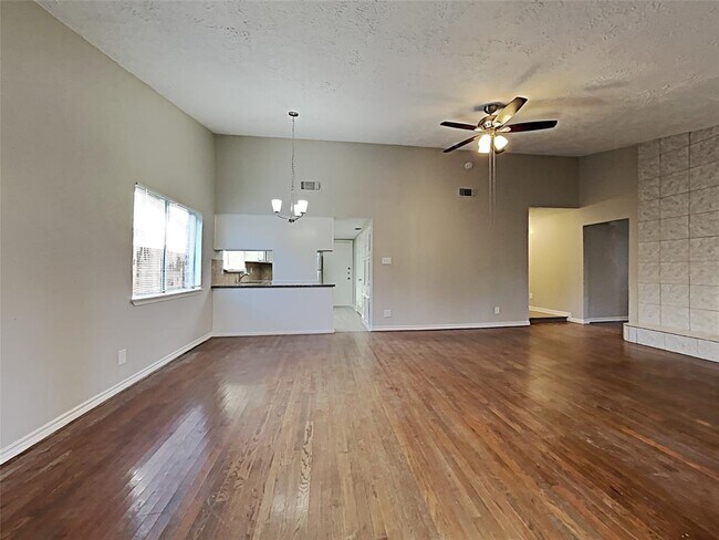 Building Photo - 8615 Riverside Walk Ln