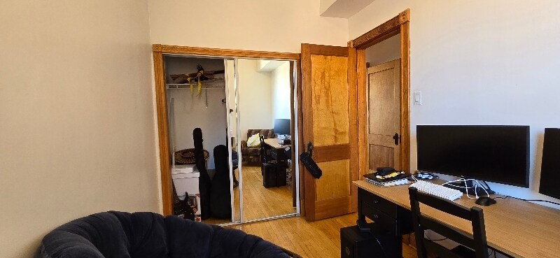 Building Photo - 2342 W Walton St