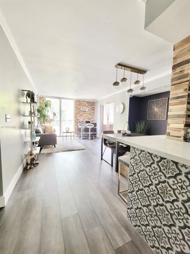 Building Photo - 520 SE 5 Ave